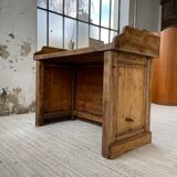 Trading counter central island pine