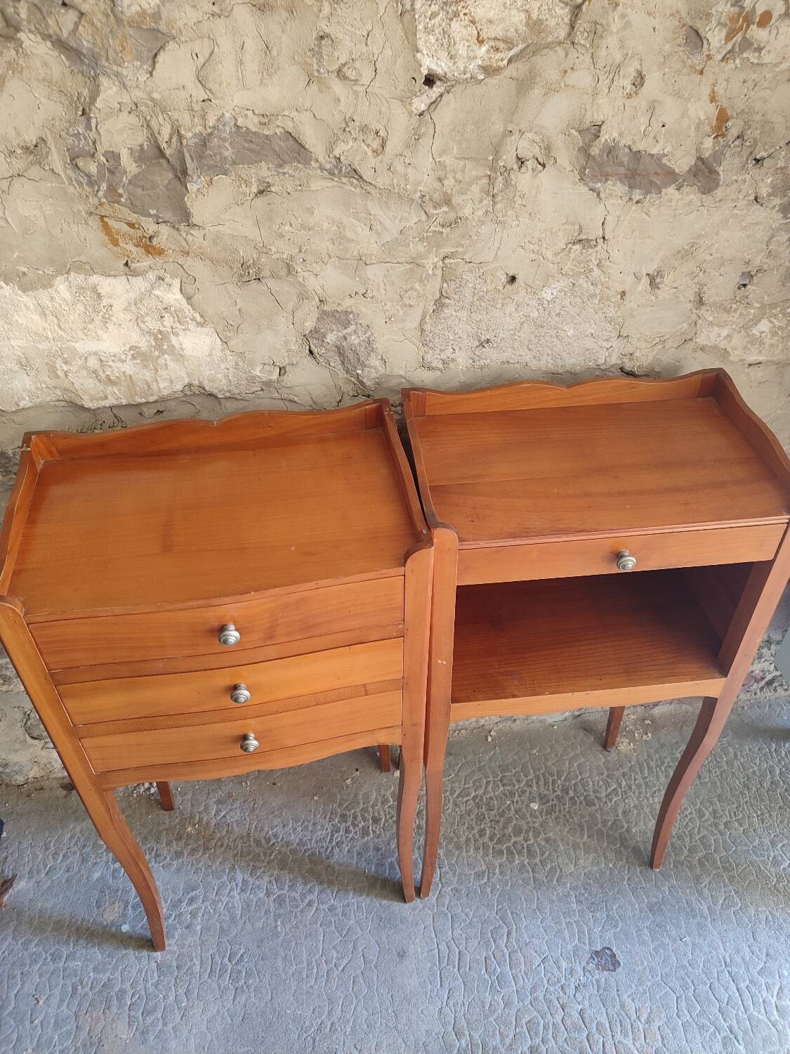 2 bedside tables