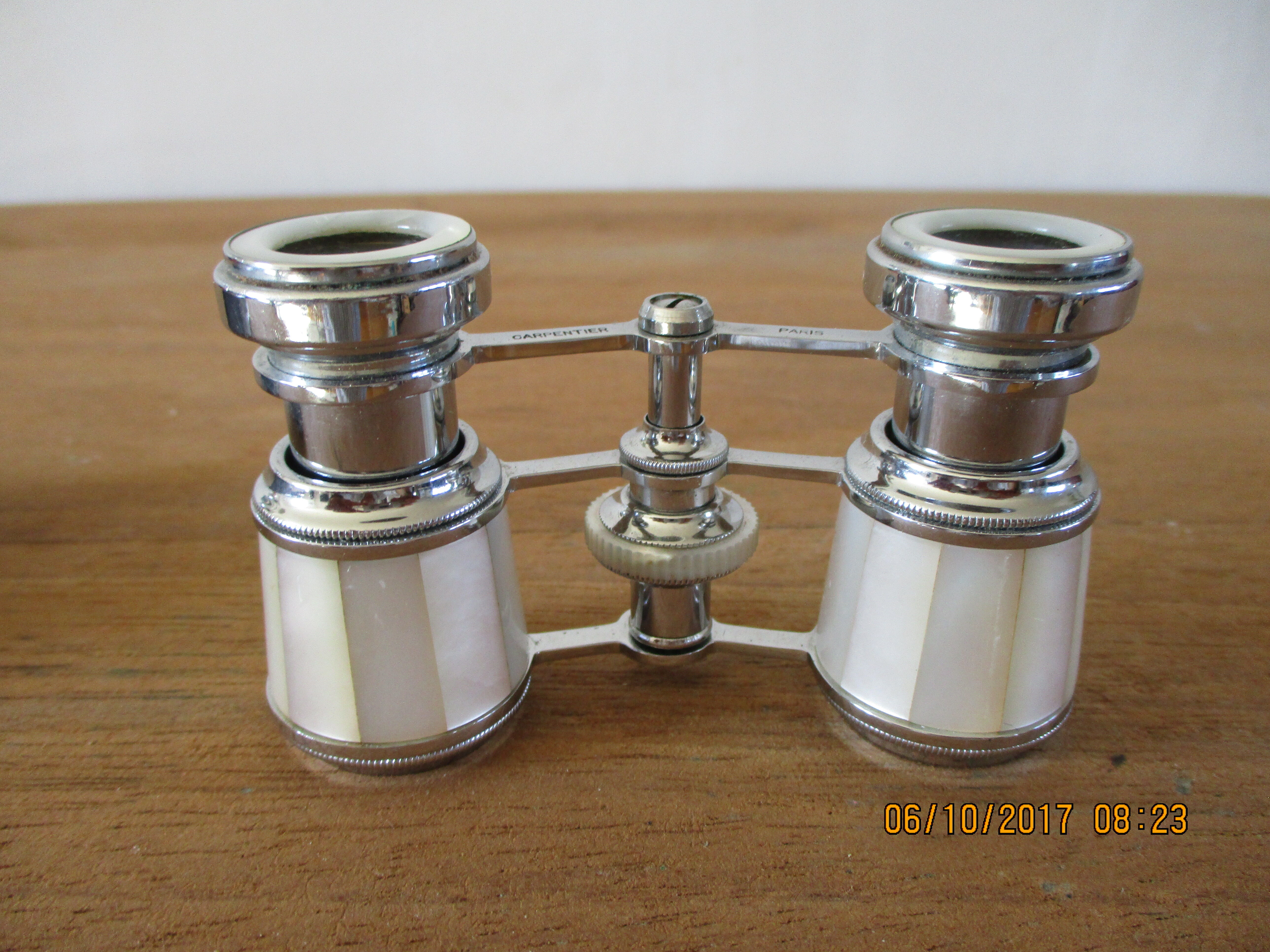 Pair of theater binoculars and its Carpentier Paris case 50s