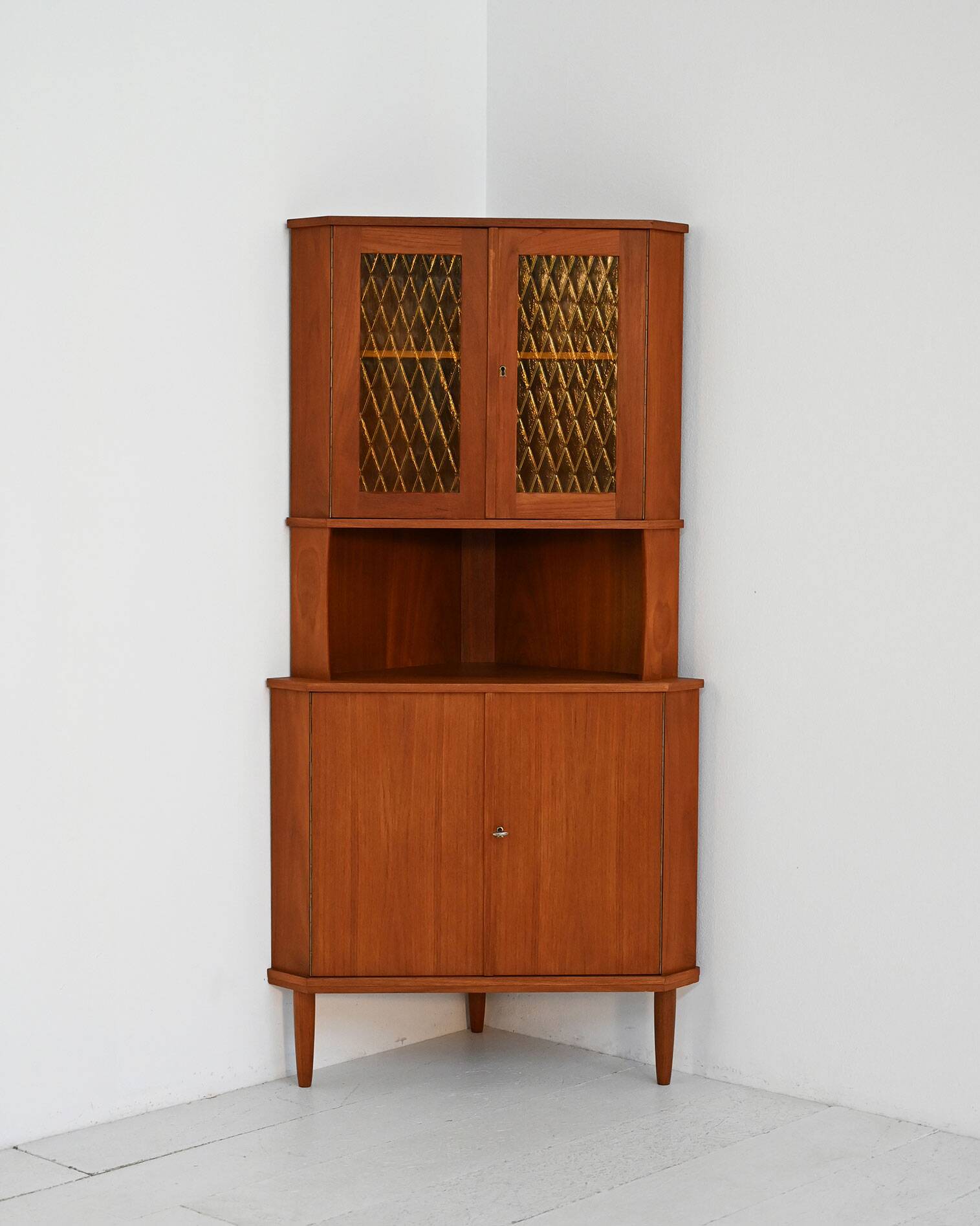 Cabinet d'angle en teck des années 1950