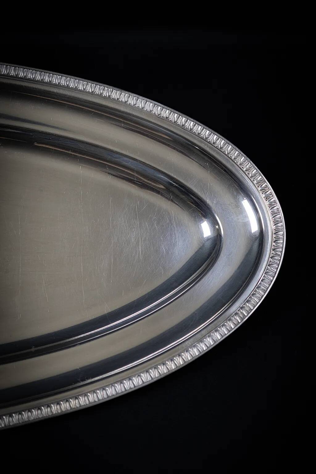Large oval silver-plated metal serving platter with gadrooned edge – hallmarked