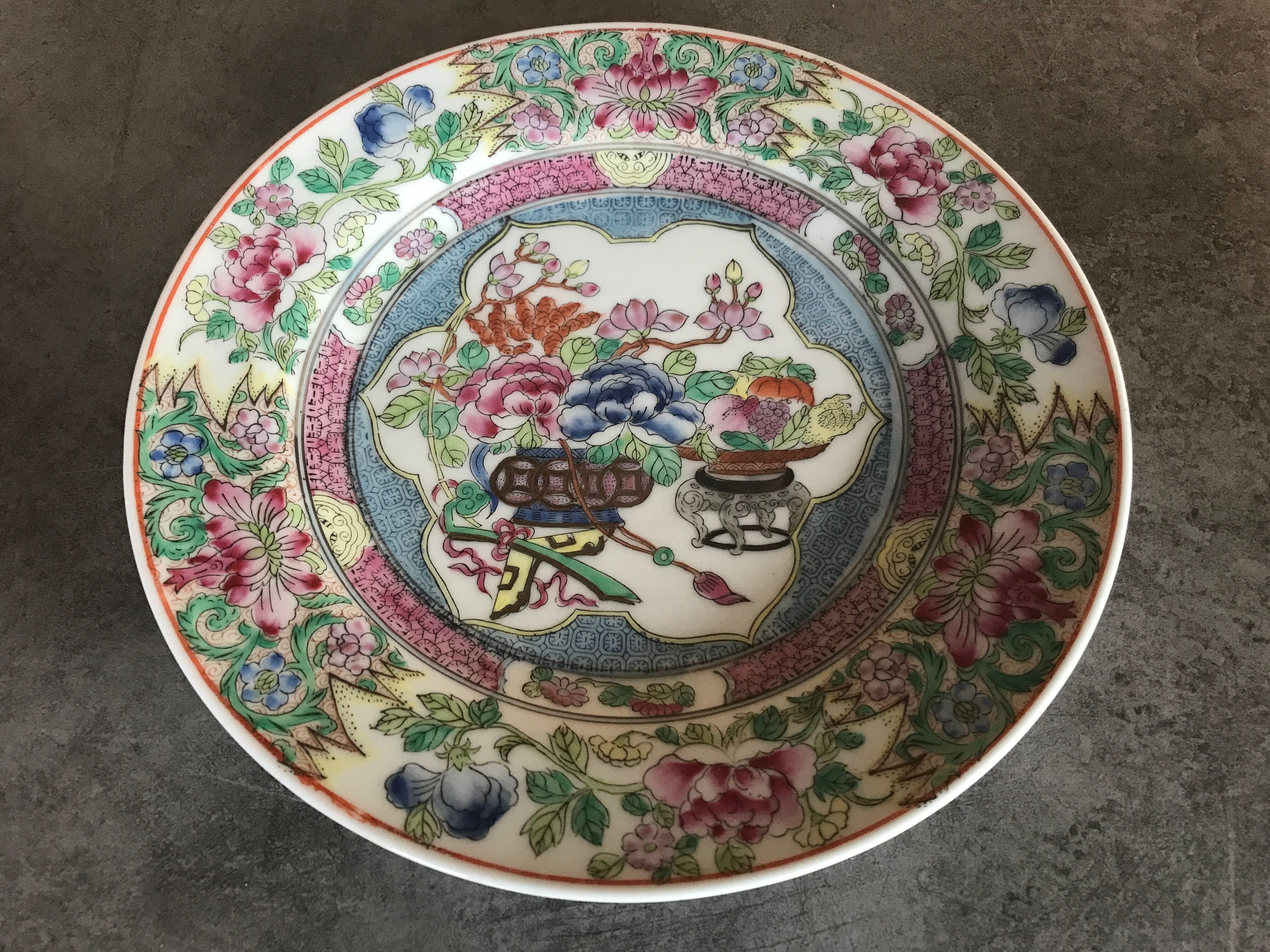 Porcelain plate from canton of china floral decoration 23 cm