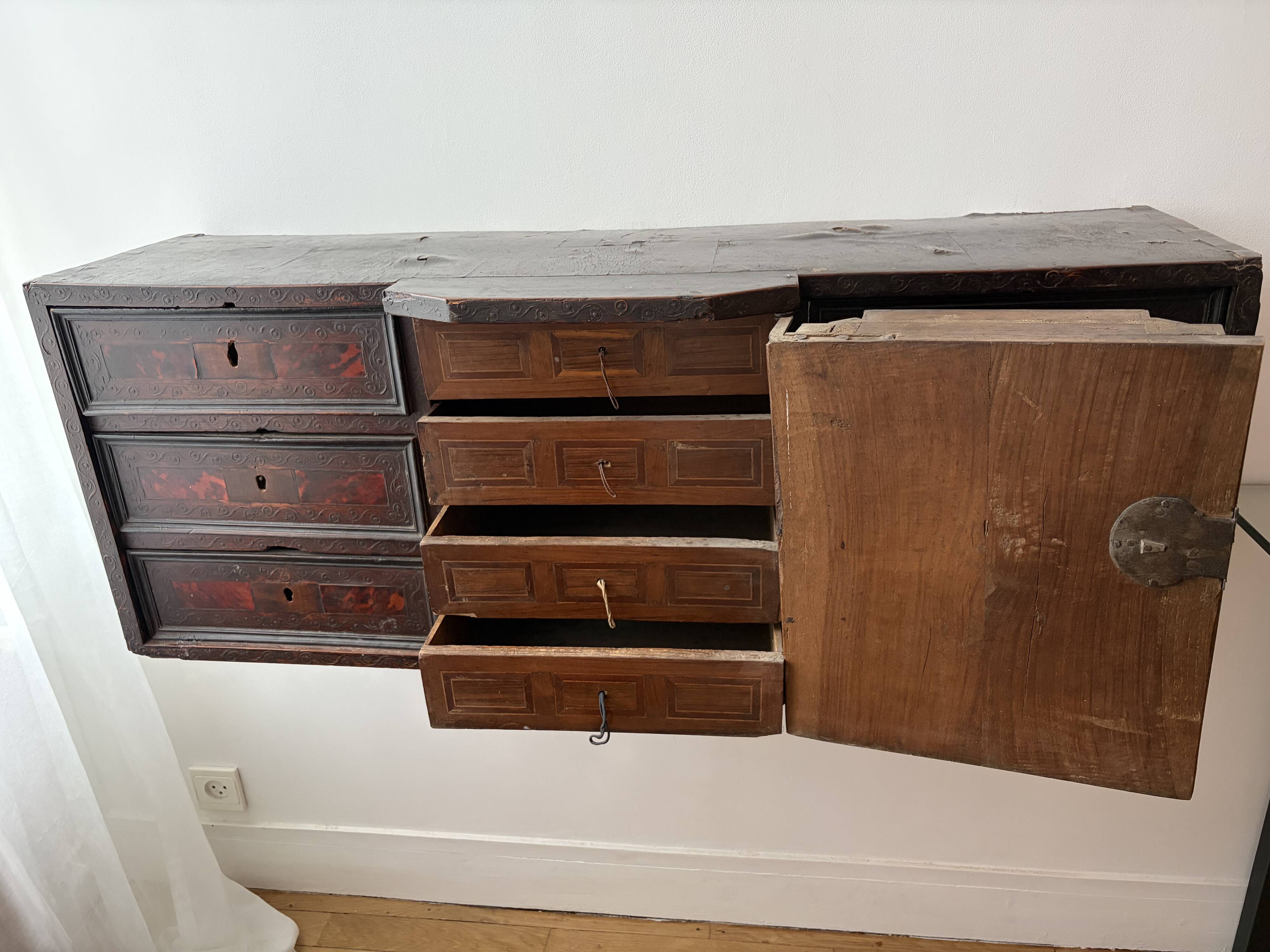 Portuguese chest type counter