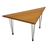 Vintage Danish triangular side table with hairpin legs design