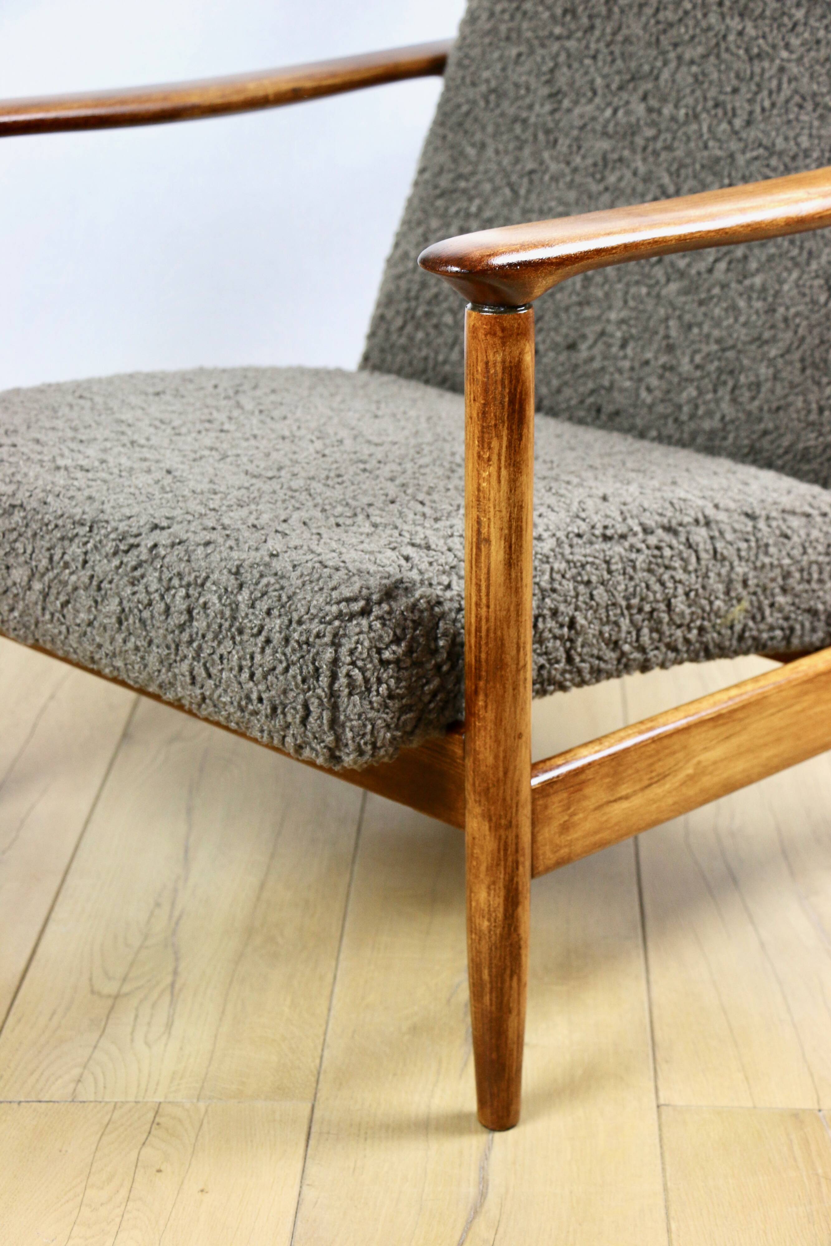 Fauteuil GFM-142, design d'Edmund Homa des années 70, bouclé épais marron chocolat - 2 pièces disponibles.