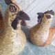 Paire de sculptures vintage coq et poule en grès, décoration artisanal