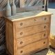 Commode vintage en bois massif brut