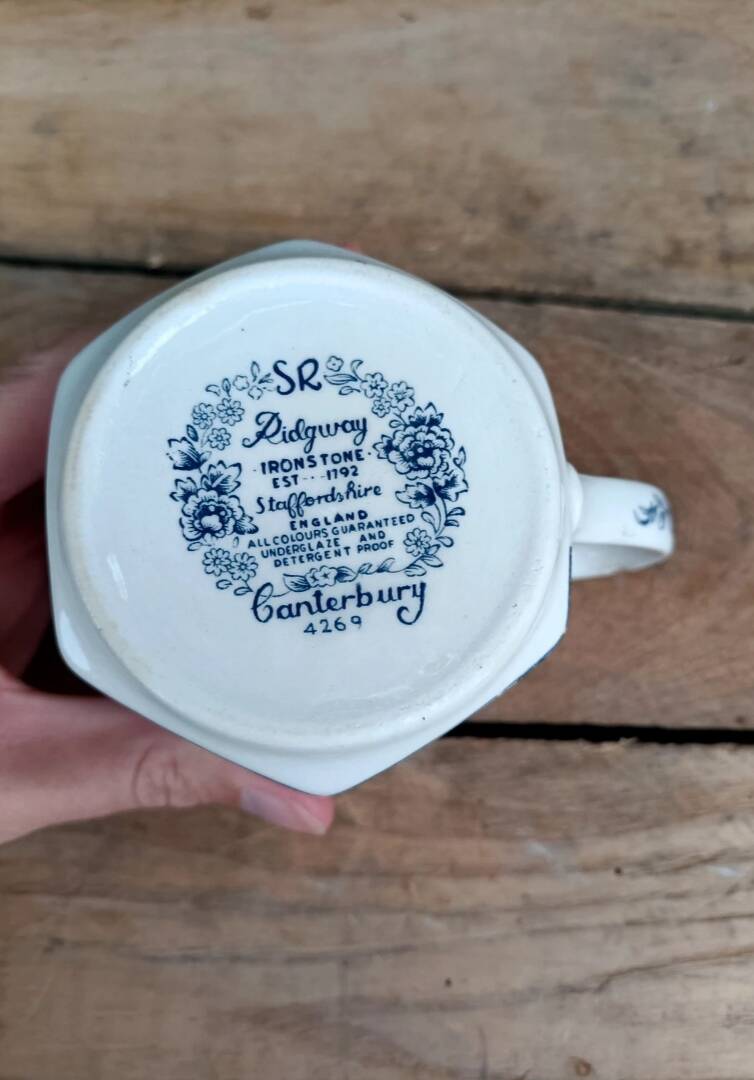 Milk jug Made in England 💐