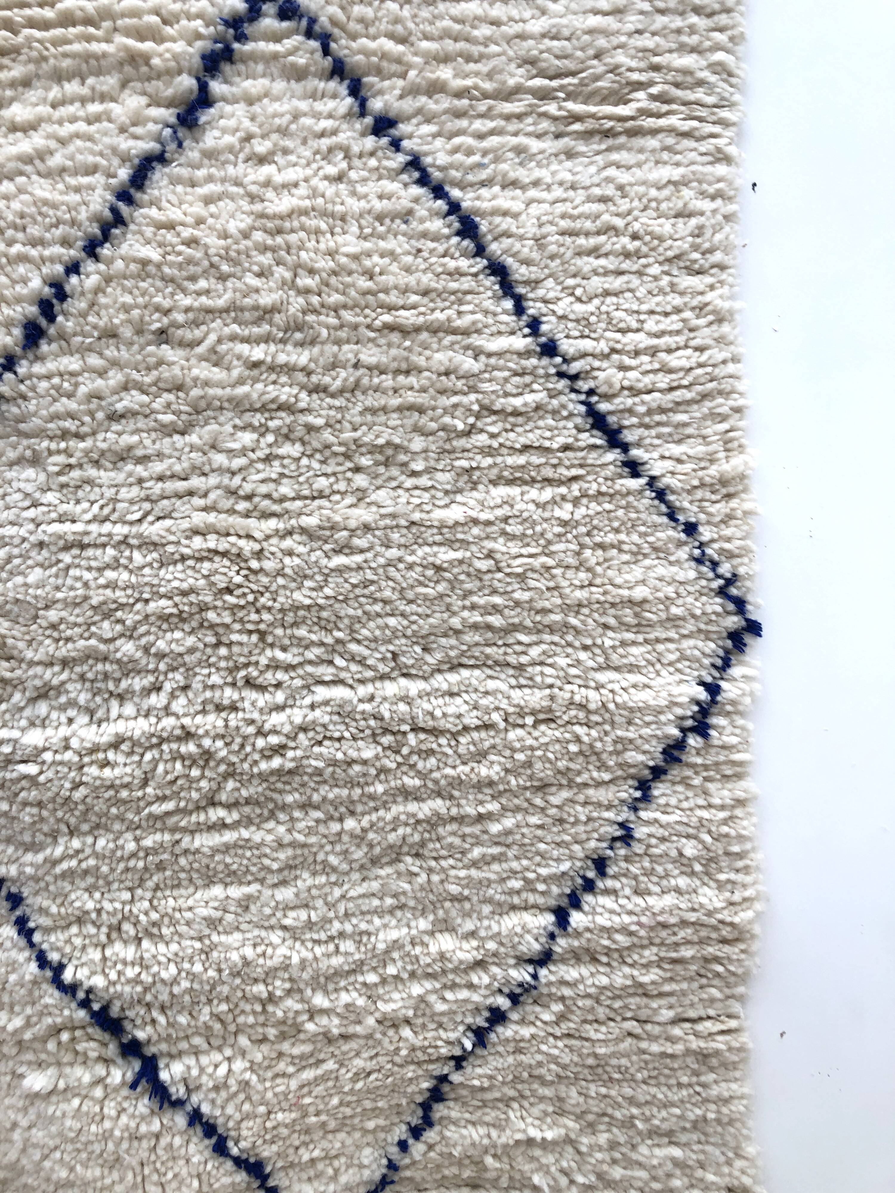 Moroccan Berber carpet Beni Ouarain with majorelle blue diamonds 2,44x1.49m