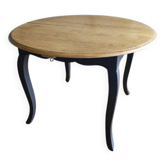 Antique extendable round table with Louis XV style extension