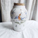Moustiers earthenware pot and its cork