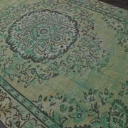 Vintage green and olive Turkish rug with a medallion, hand-knotted, 160 x 262 cm.