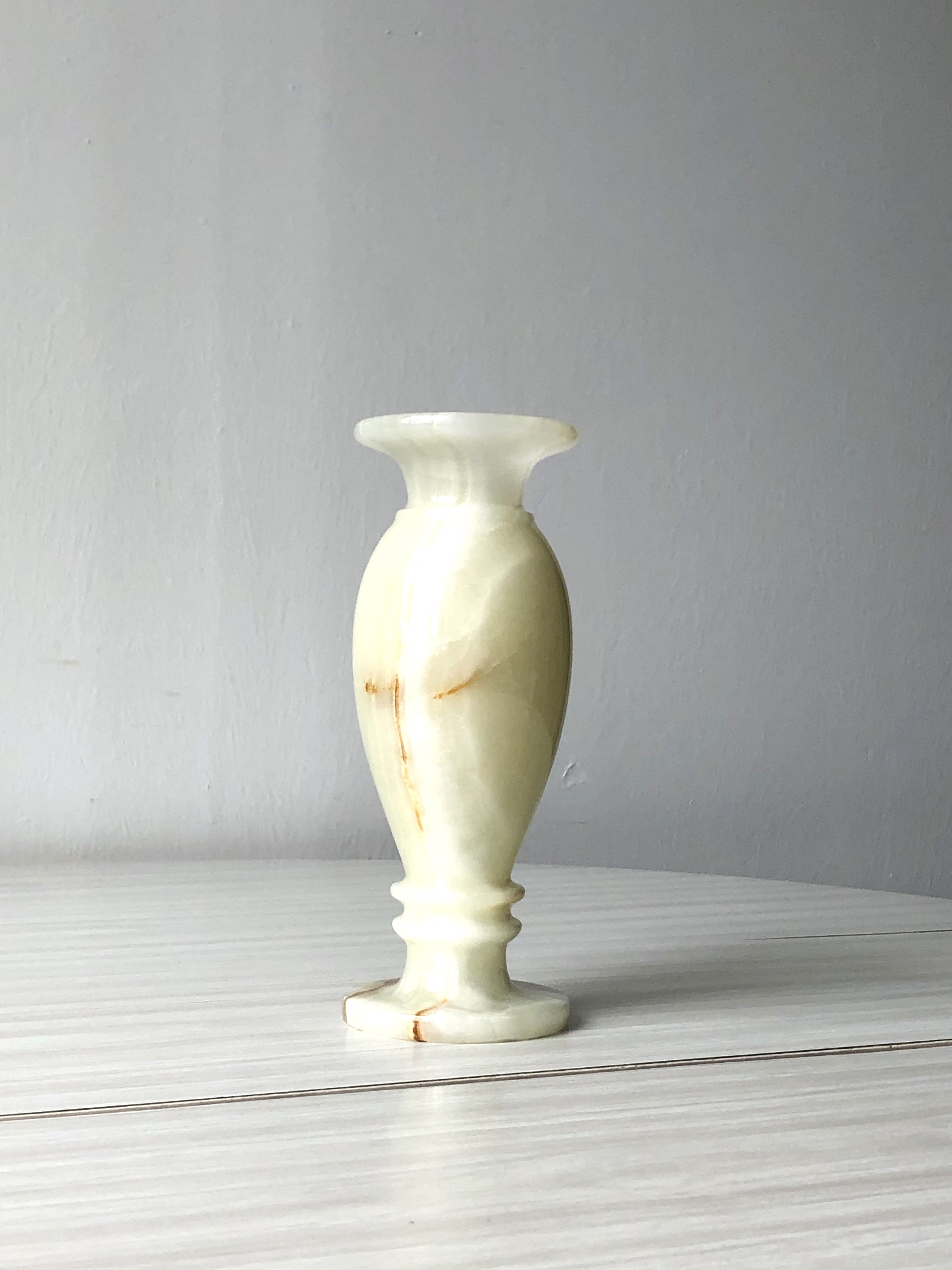 Vase en marbre albâtre onyx