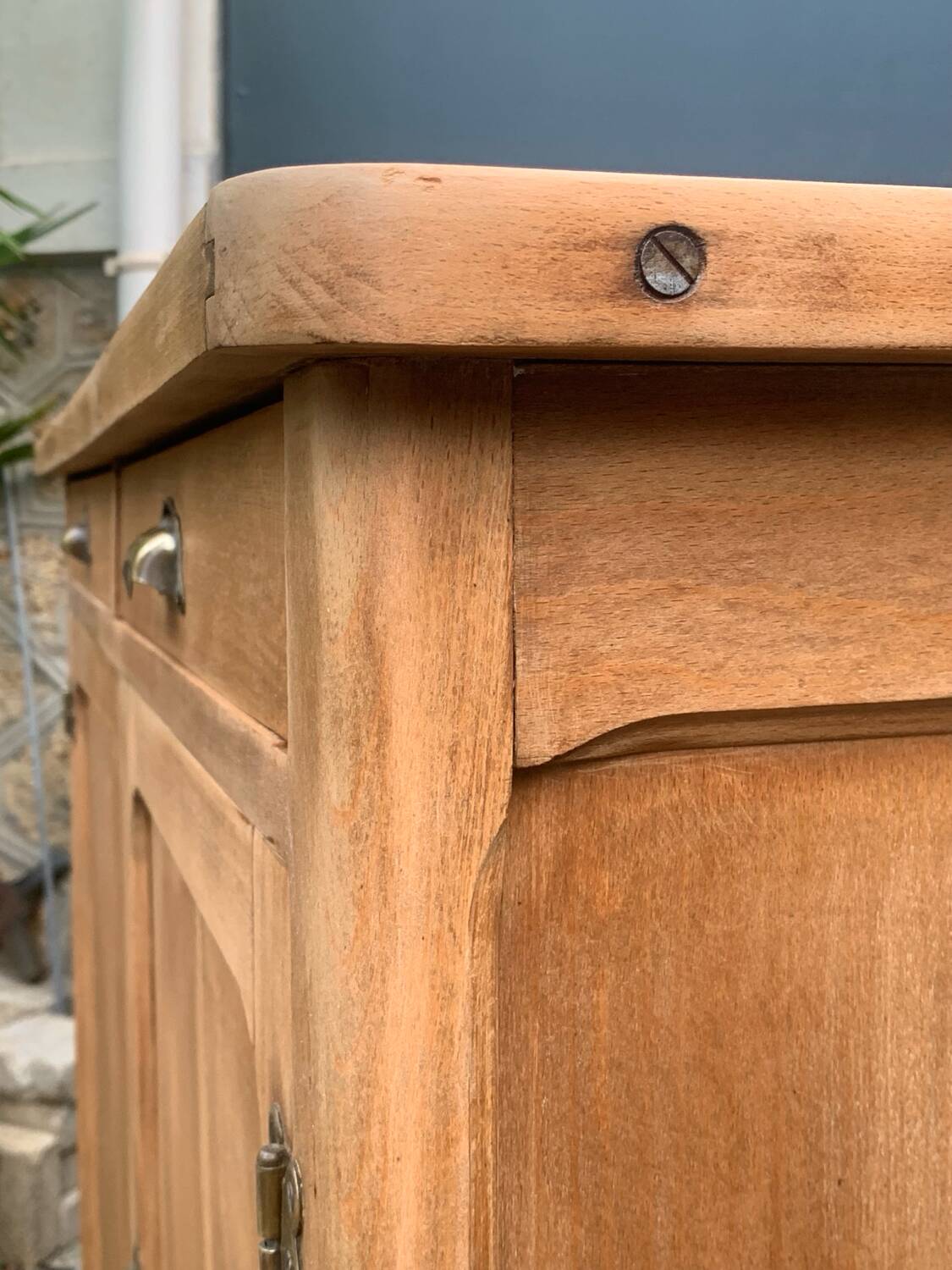 Grand Parisian buffet with billot and butterfly hinges, raw wood, 1930.