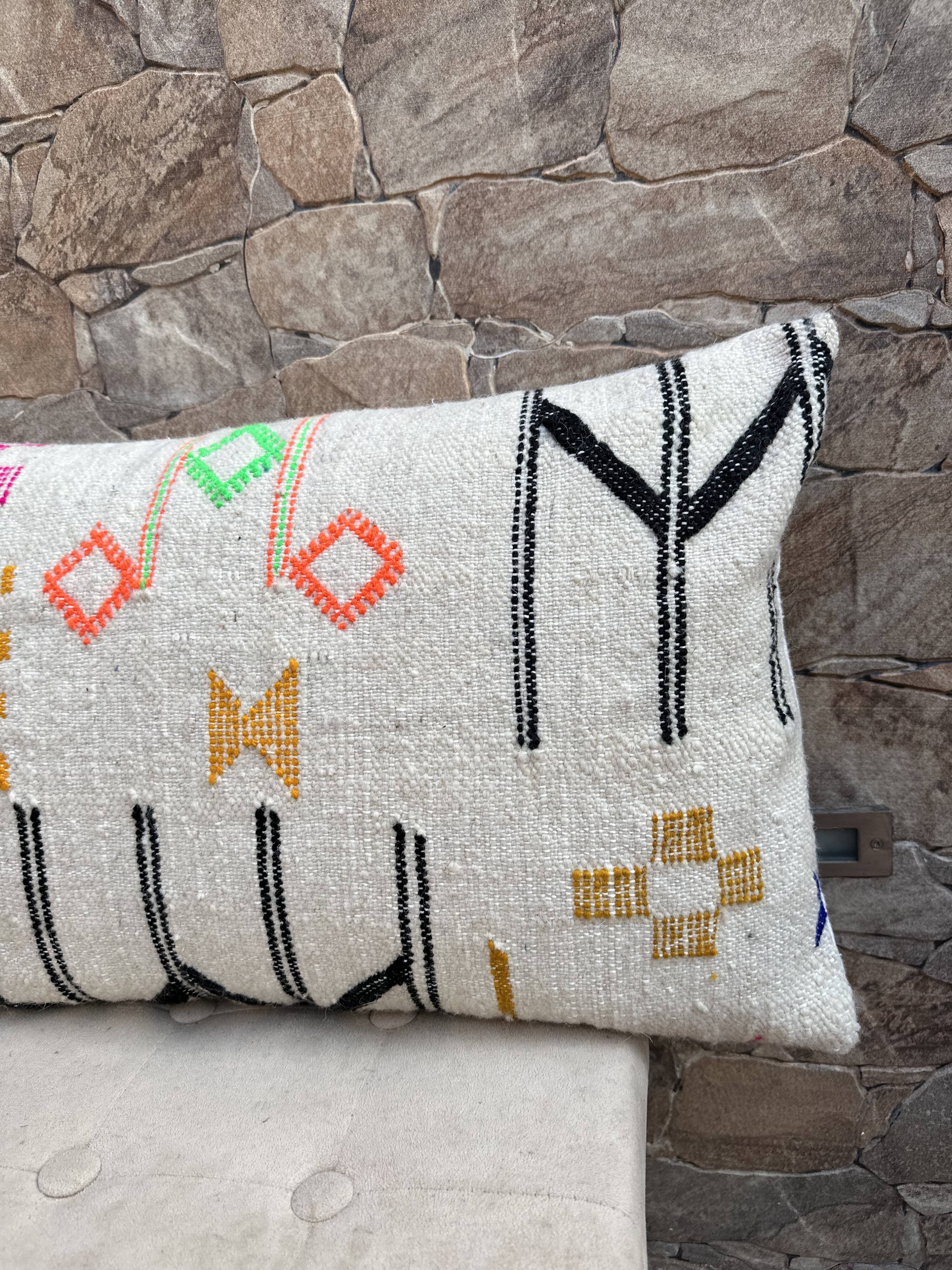 Handmade cushion cover in Berber wool: Moroccan Kilim cushion