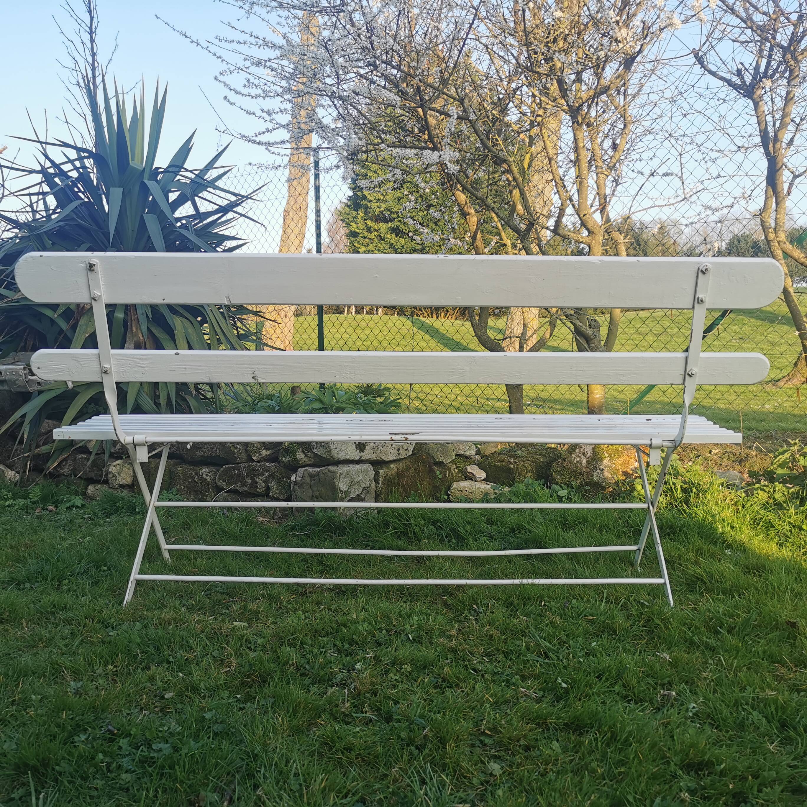 Folding garden bench