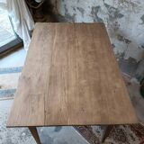 Farmhouse table with an extension