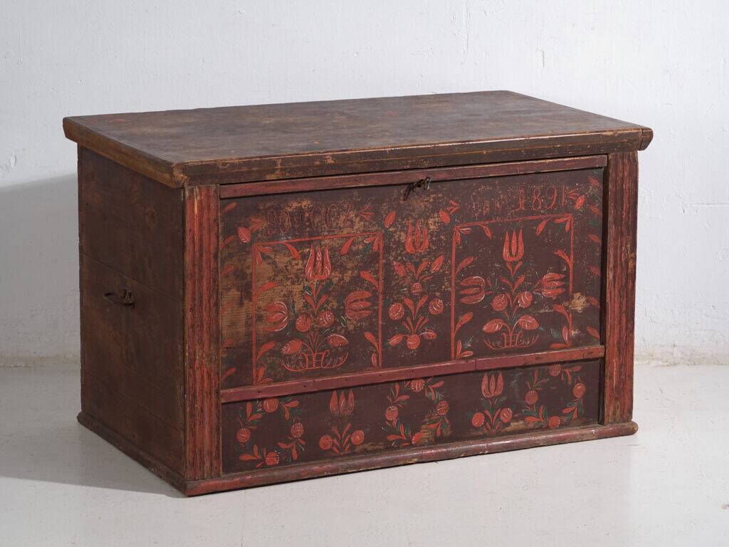Wedding chest in pine with painted tulips – Central Europe, 1891