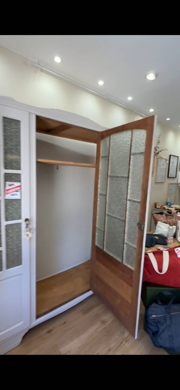 Armoire parisienne vitrée