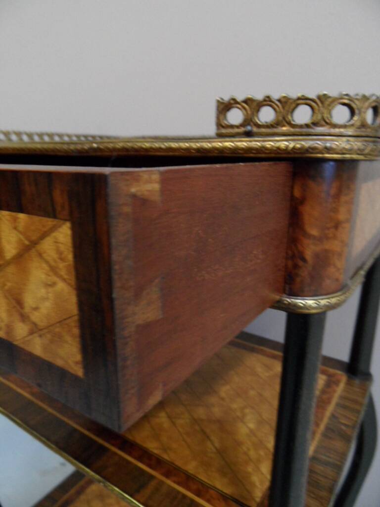 Table d'appoint antique Napoléon 3 avec marqueterie