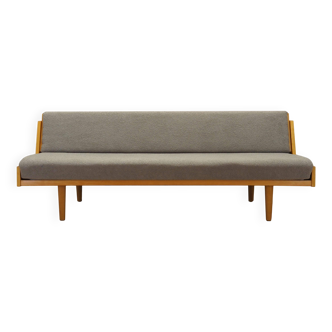 Canapé en hêtre, design danois, années 1960, designer : Hans J. Wegner, fabricant : G