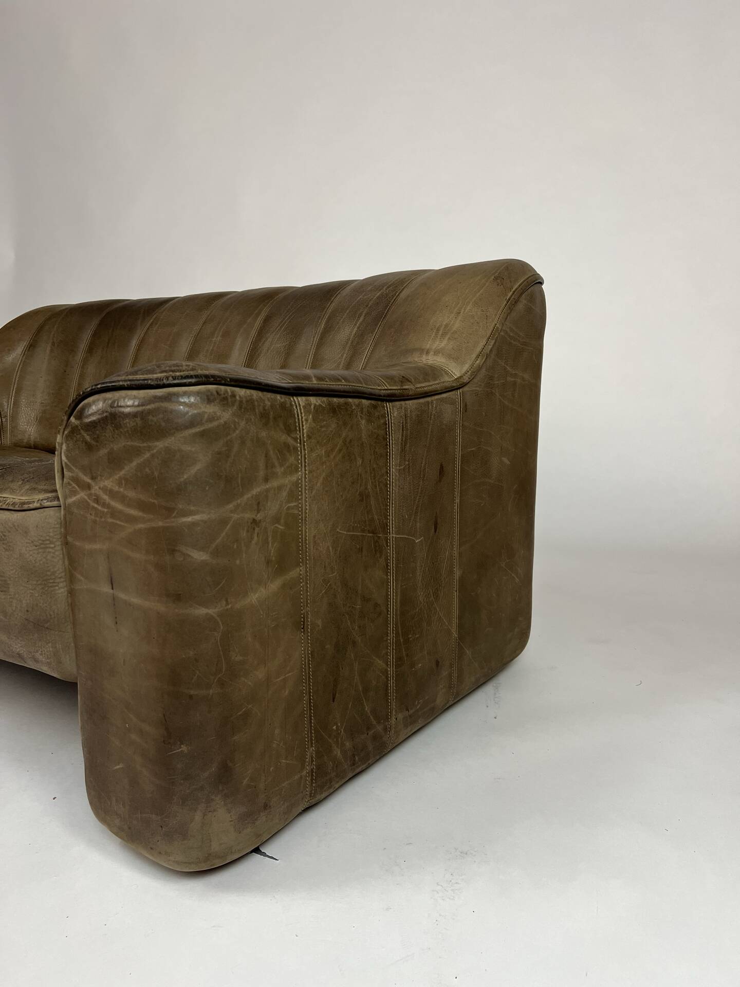 Vintage DS-44 de Sede leather sofa couch buffalo leather 70s