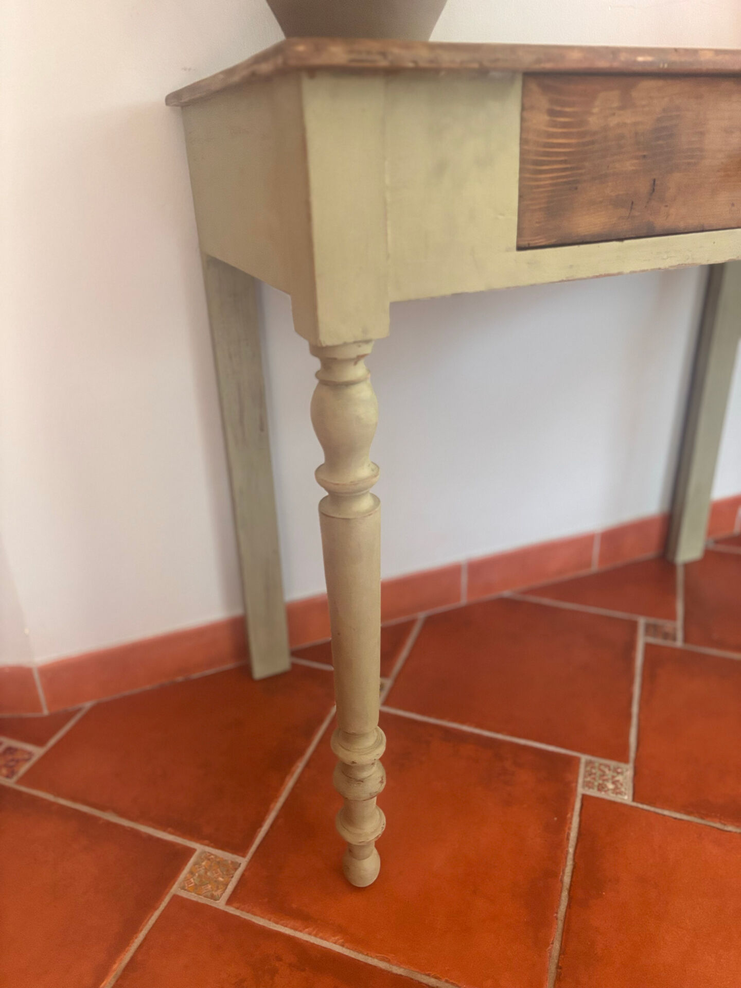 Old patinated wooden console – French country spirit, turned legs.