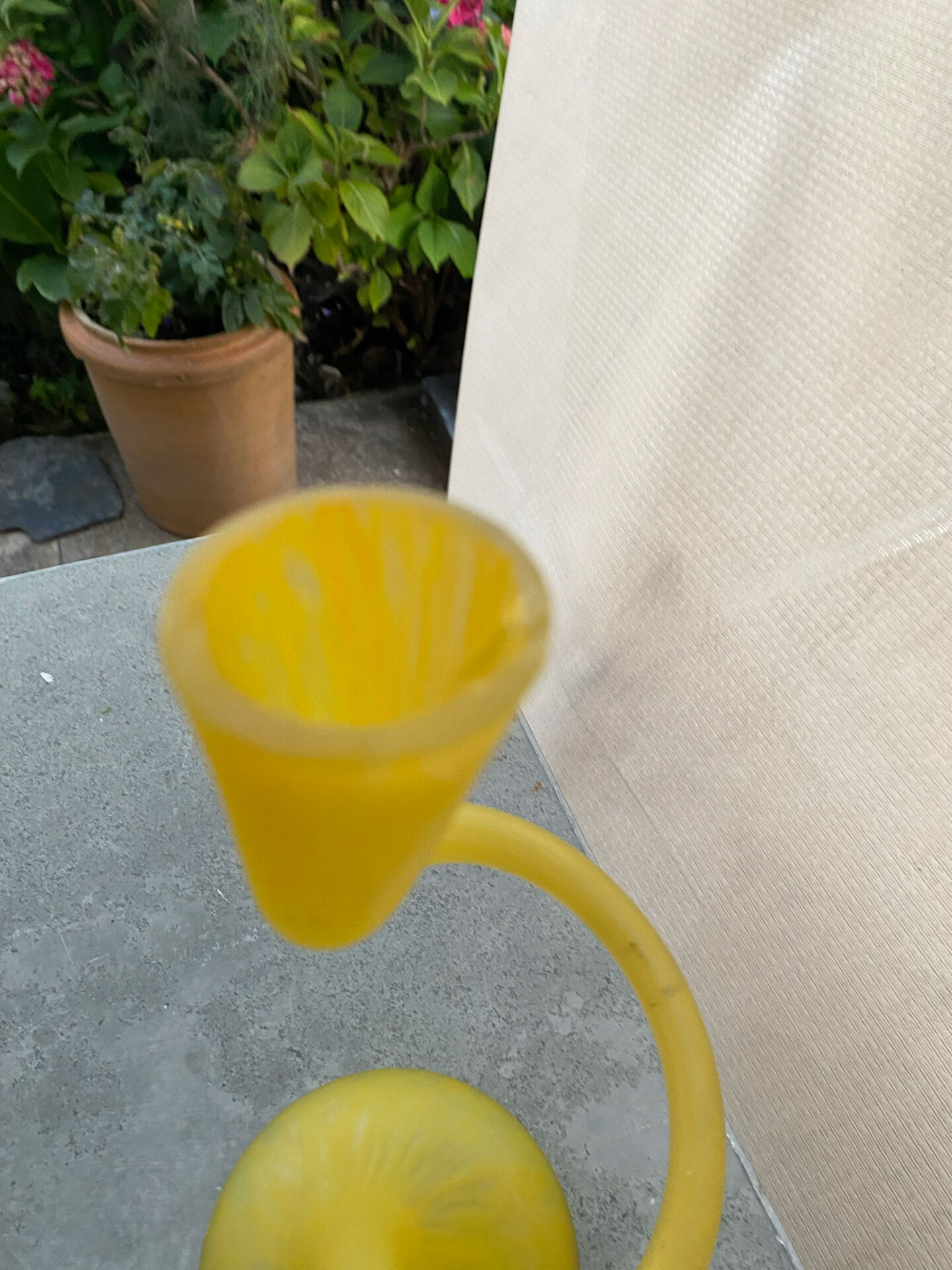 Vase Soliflore col de cygne Vintage – Verre Satiné Jaune