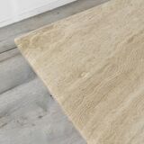 Table basse minimaliste géométrique en travertin italien des années 1970. Style vintage et moderne.