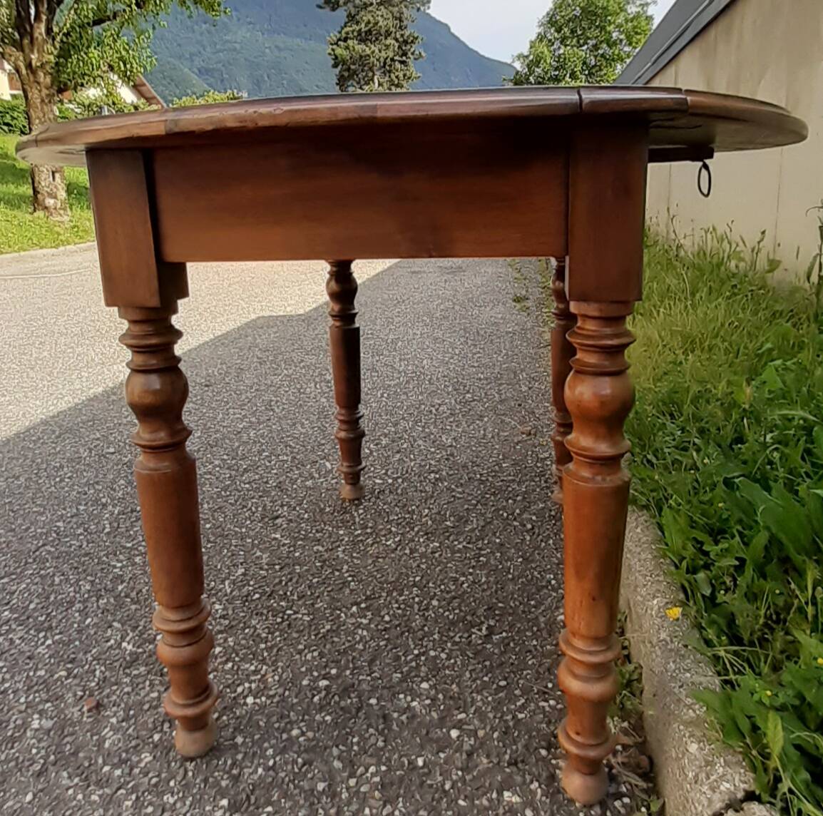 Antique oval table