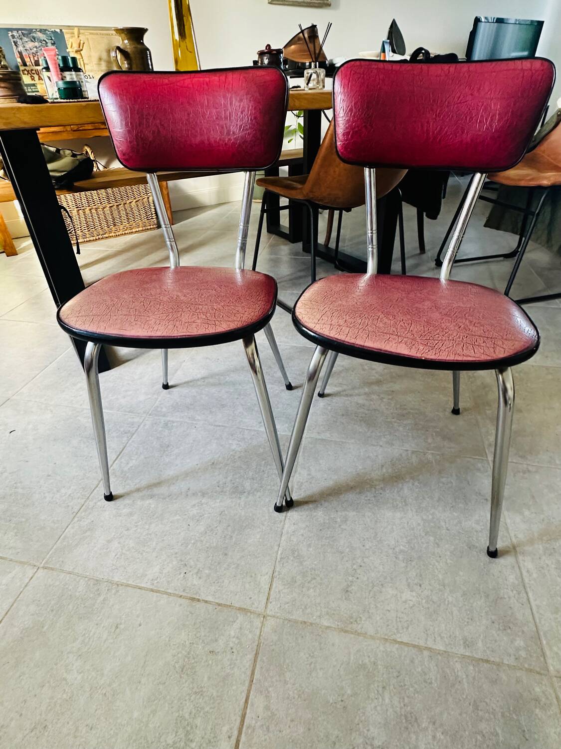 Pair of raspberry-colored chairs from the 60s/70s with metal legs