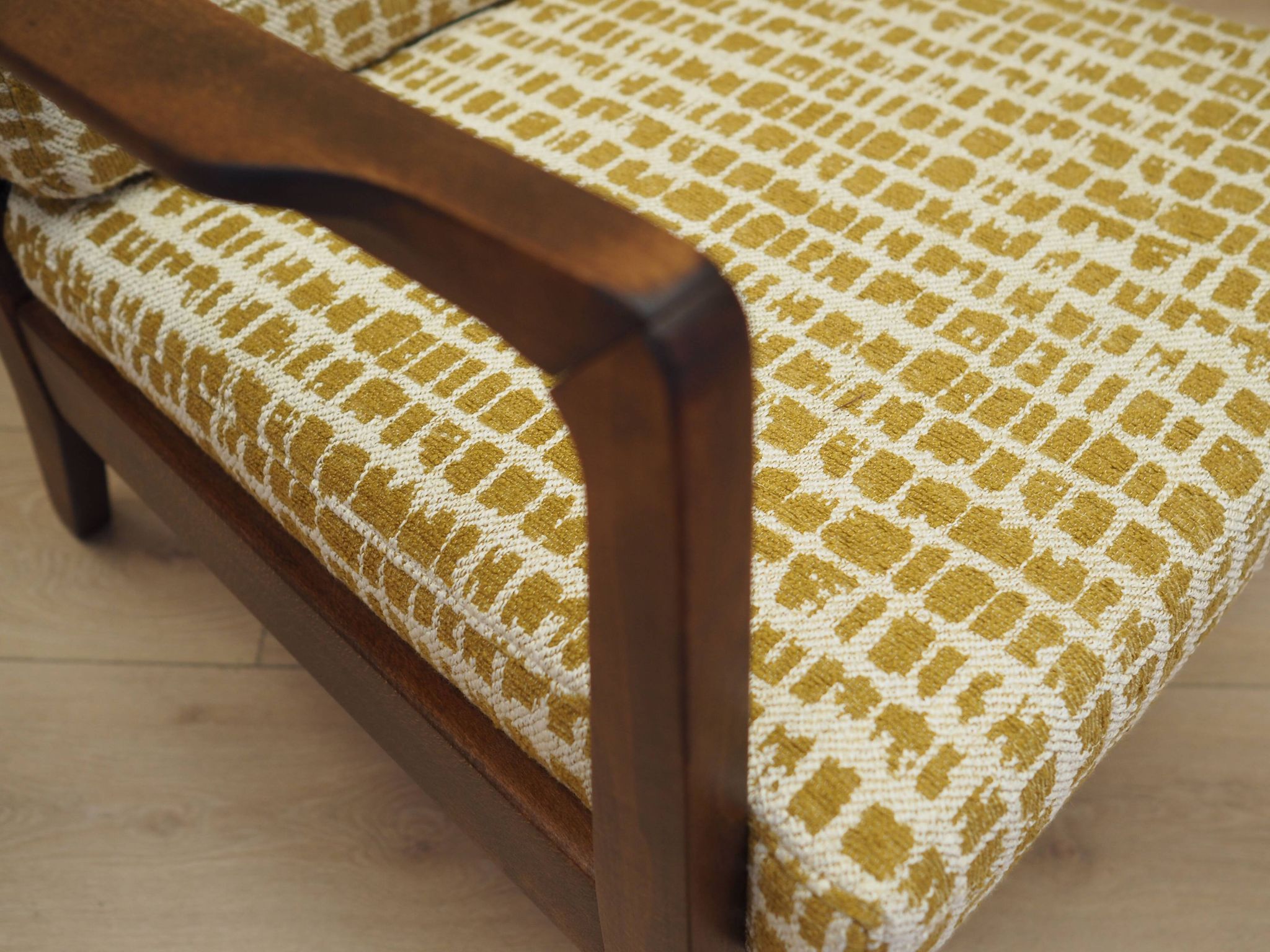 Fauteuil en hêtre, design danois, années 1970, production : Danemark