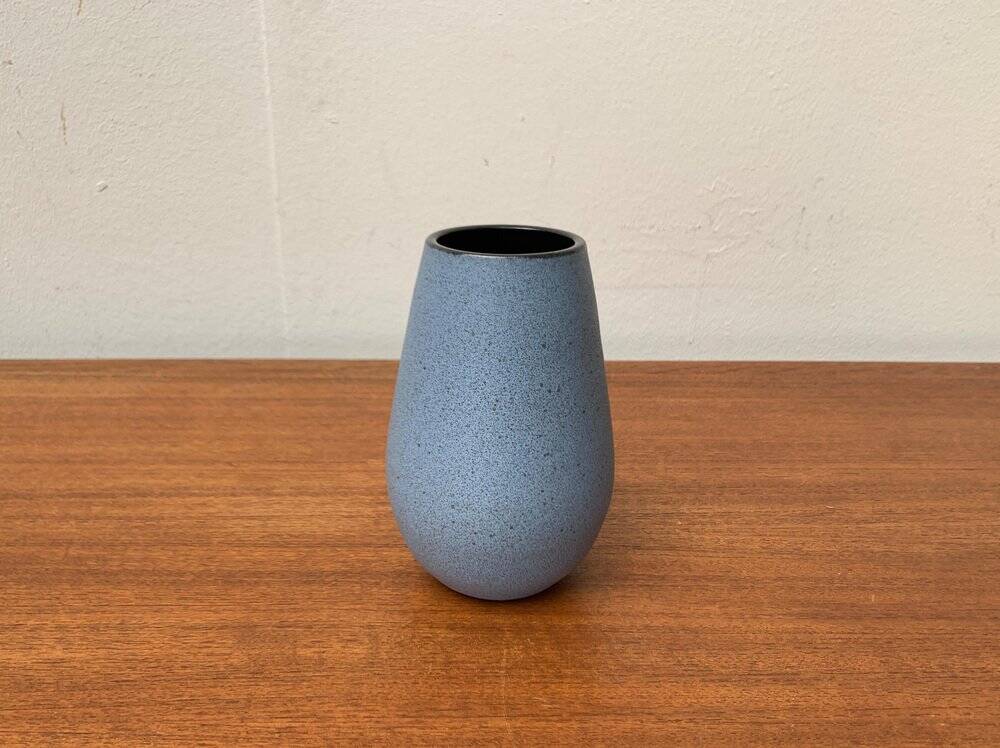 Minimalist German vase from the mid-century pottery studio of Töpferhof Römhild, 1960s.
