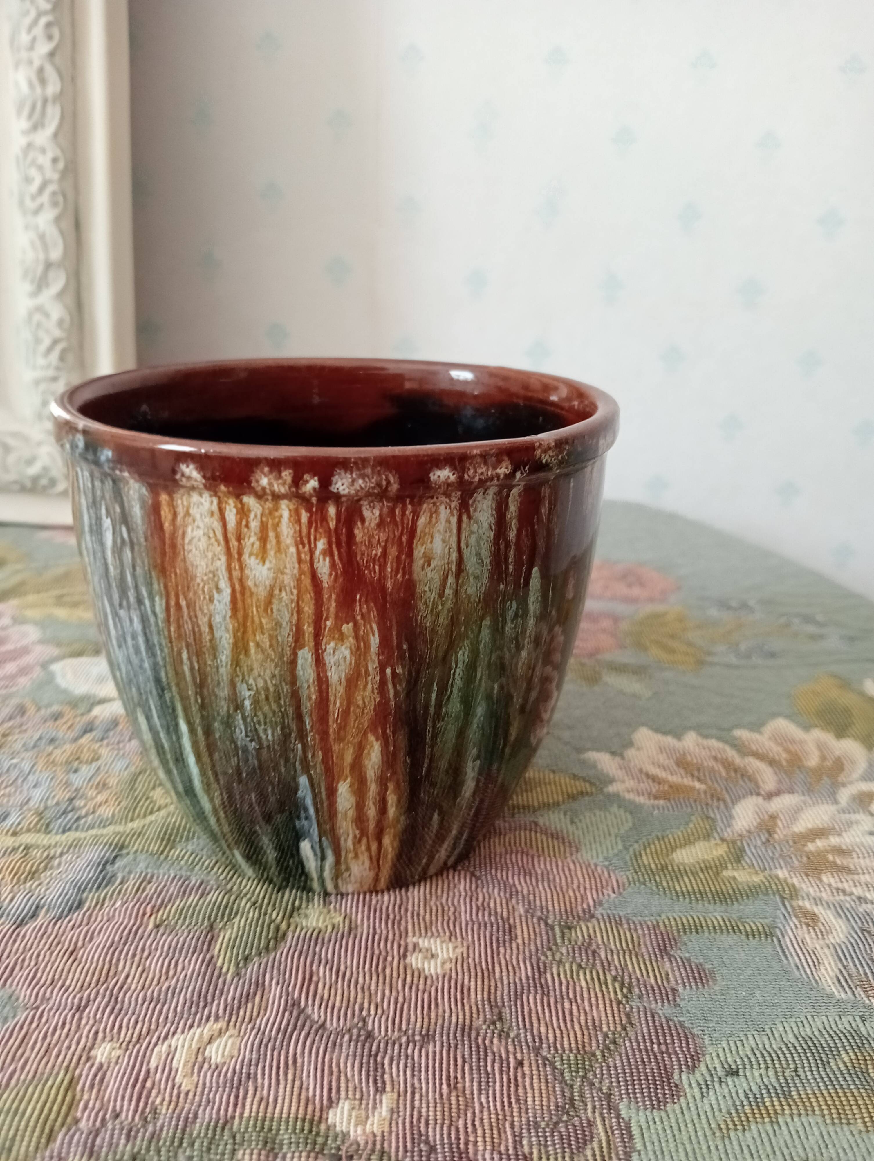 English vase circa early 20th century