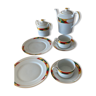 Ensemble théière ou cafetière avec soucoupes et assiettes, pot à lait et sucrier Longchamp