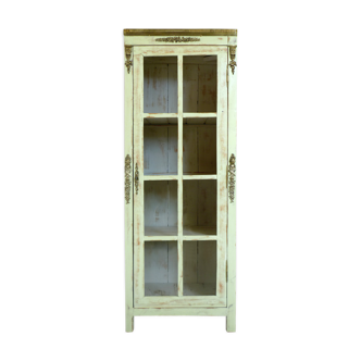 Armoire vitrine patinée vert amande