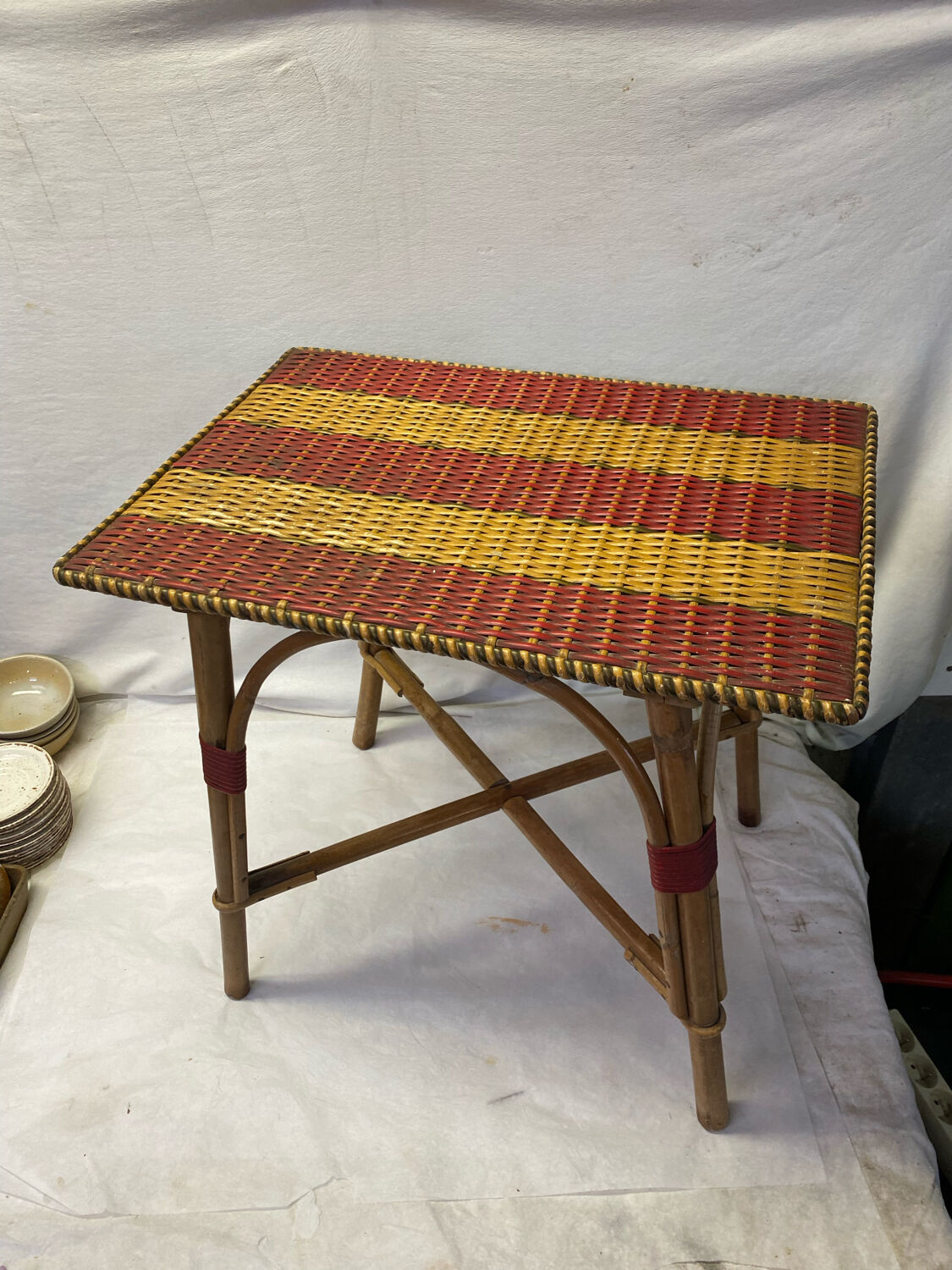 Side table 50s rattan