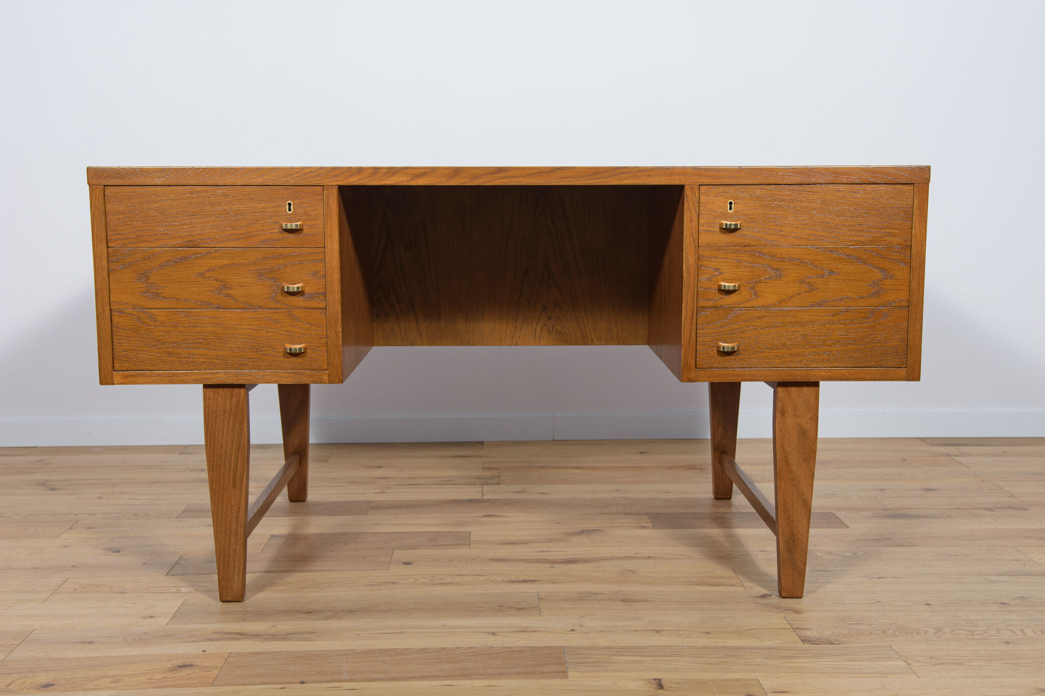 Mid-century freestanding oak desk, 1960s