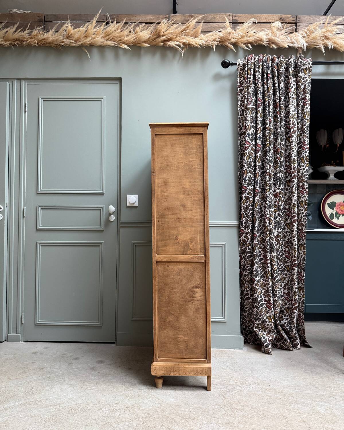 Renovated Parisian showcase