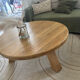 Table basse tripode vintage en bois massif