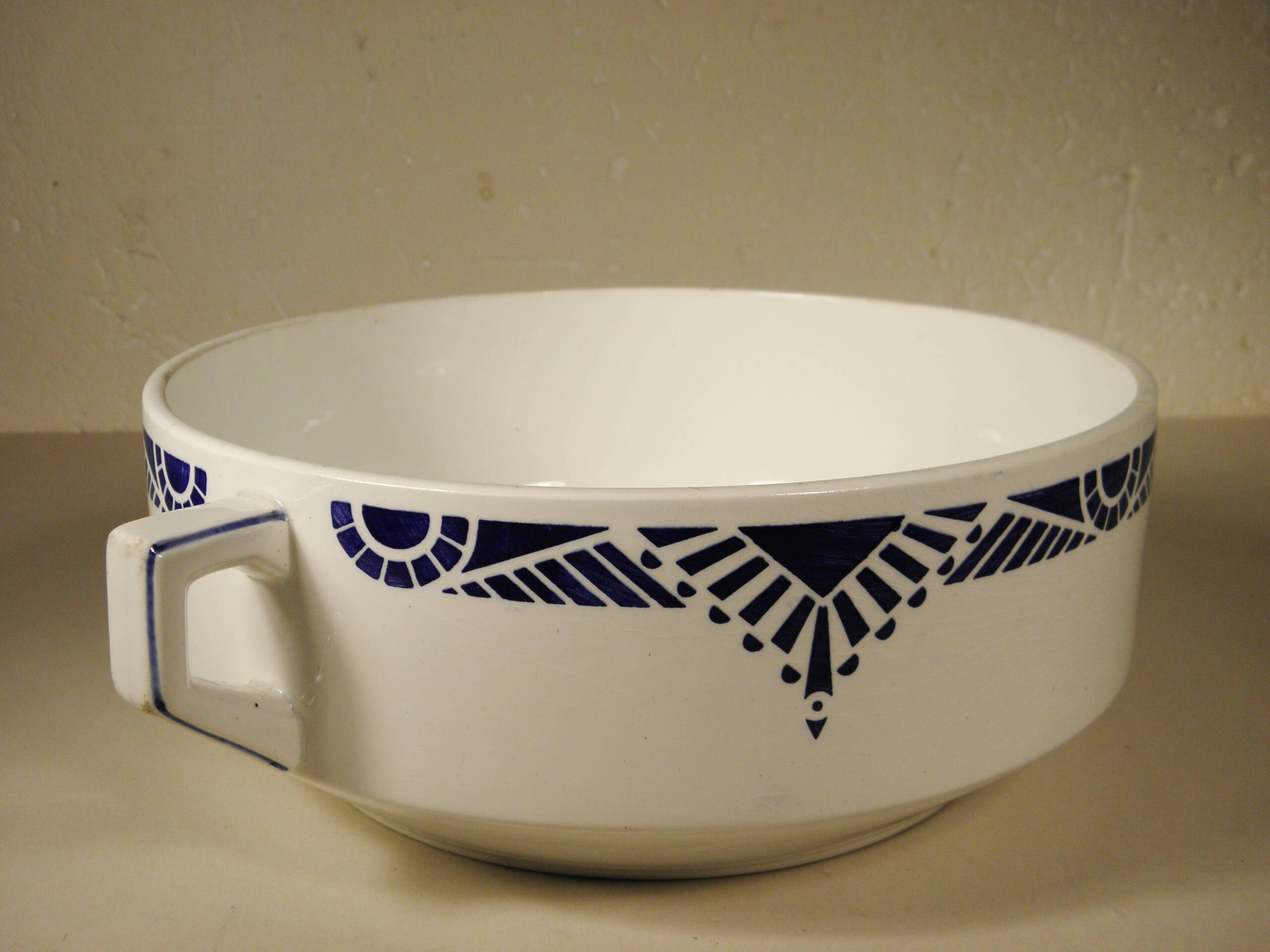 Art Deco bowl in Orchies earthenware