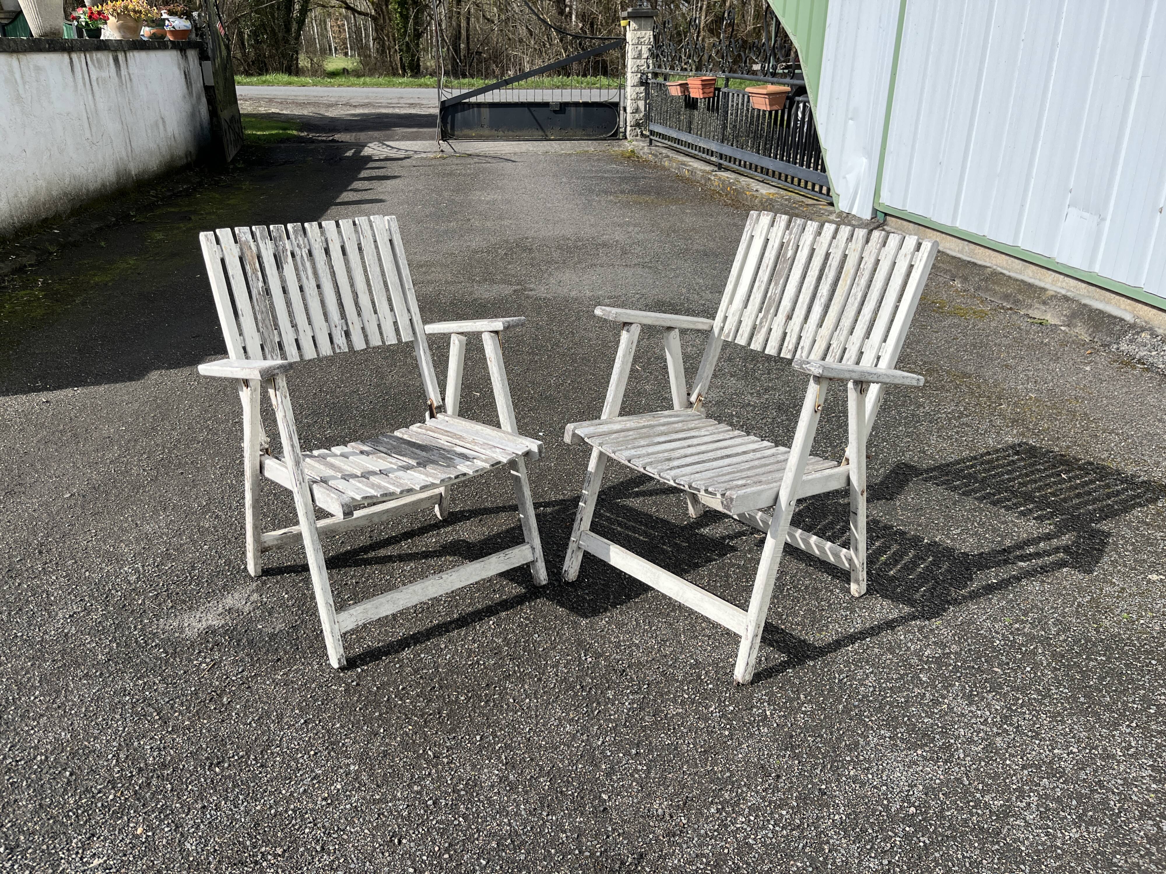 Pair of vintage wooden folding garden chairs – shabby chic look