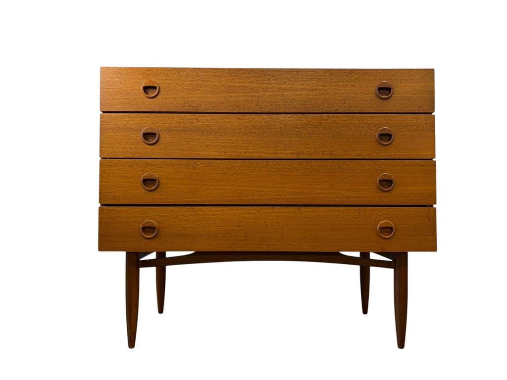 Vintage wooden chest of drawers