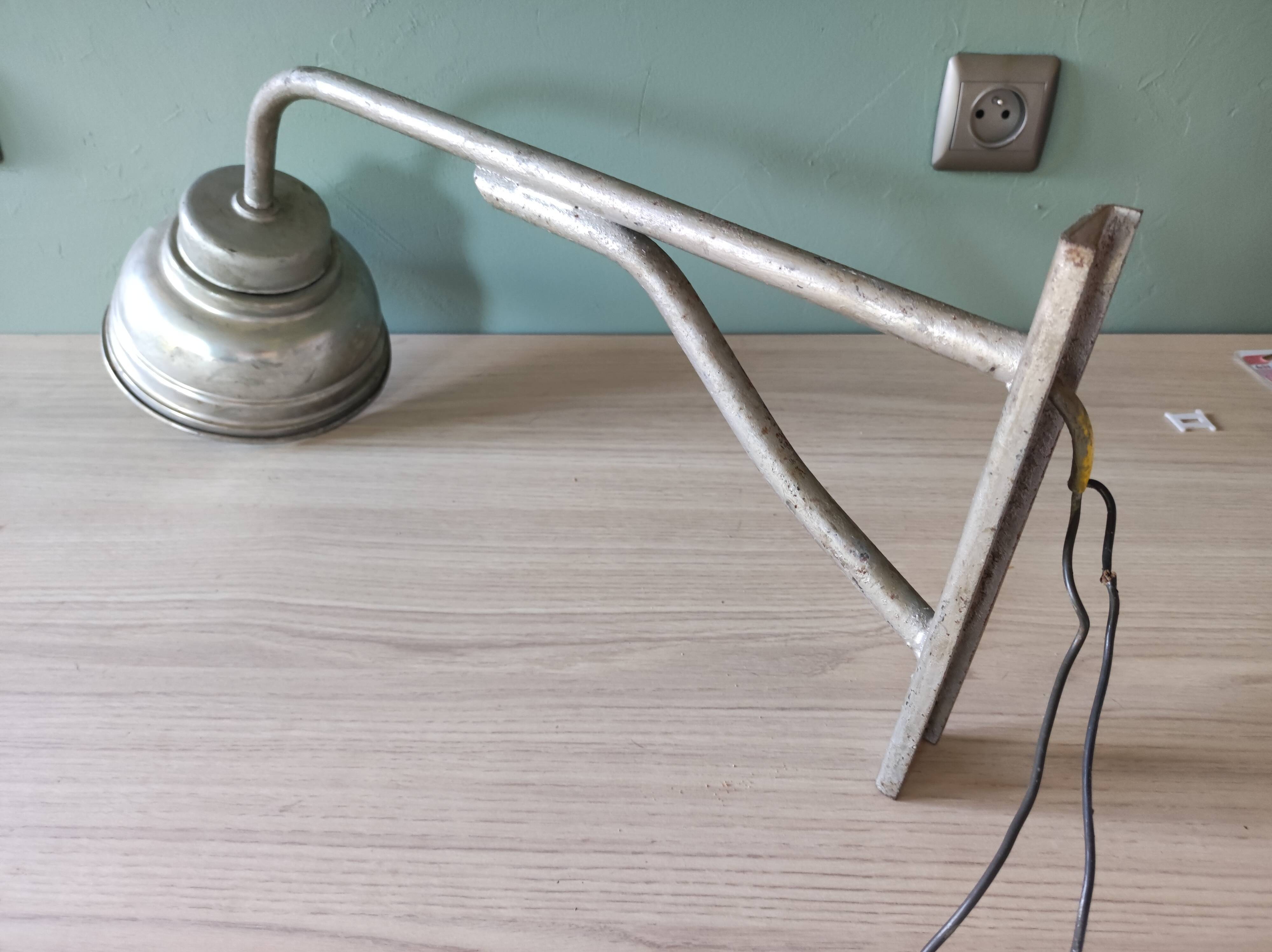 Lamp wall