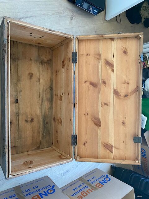 Vintage trunk wood Algeria