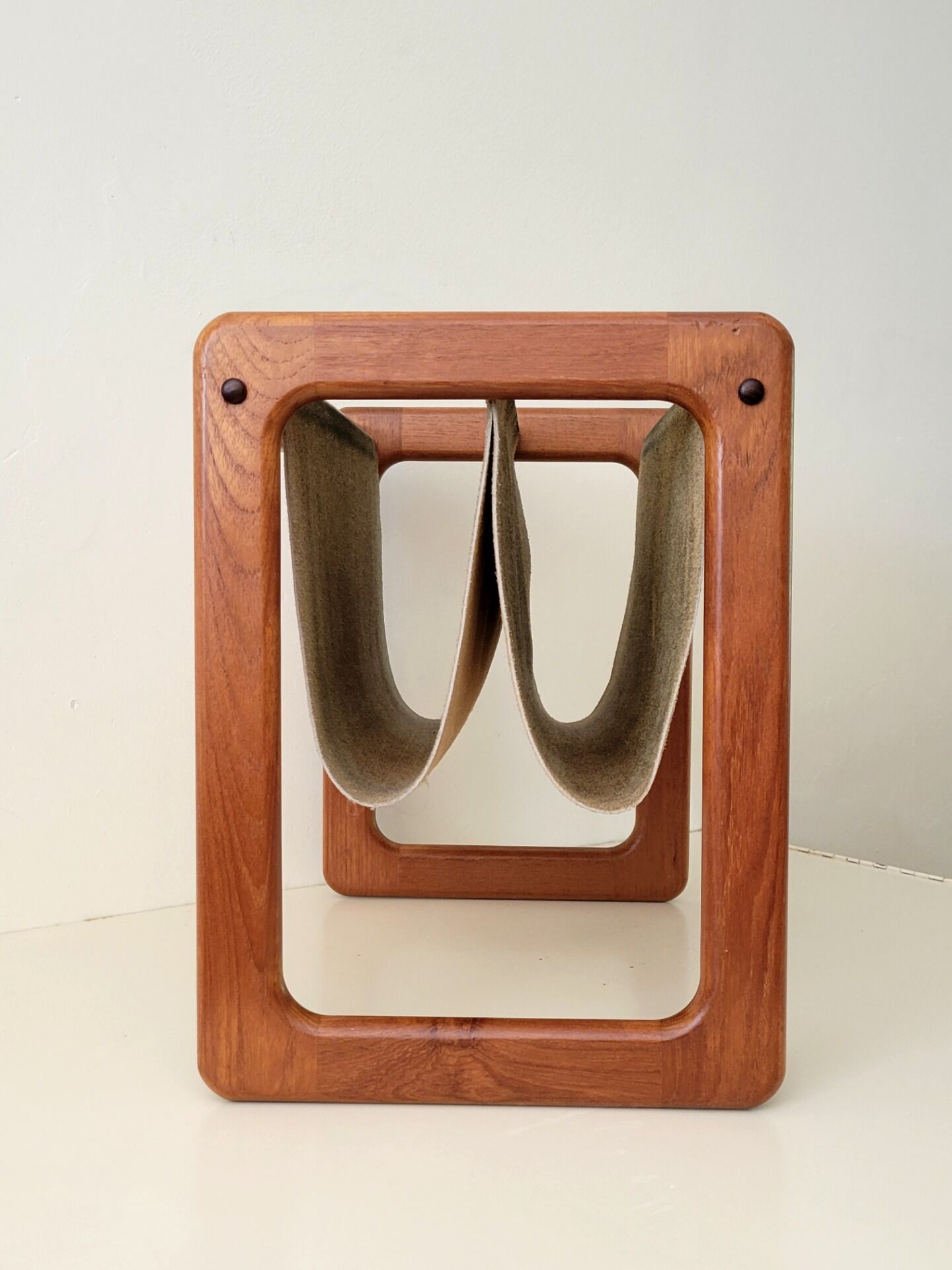 Vildbjerg magazine rack, Danish Mid Century Modern magazine rack in teak and suede