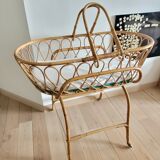 Rattan bassinet with support