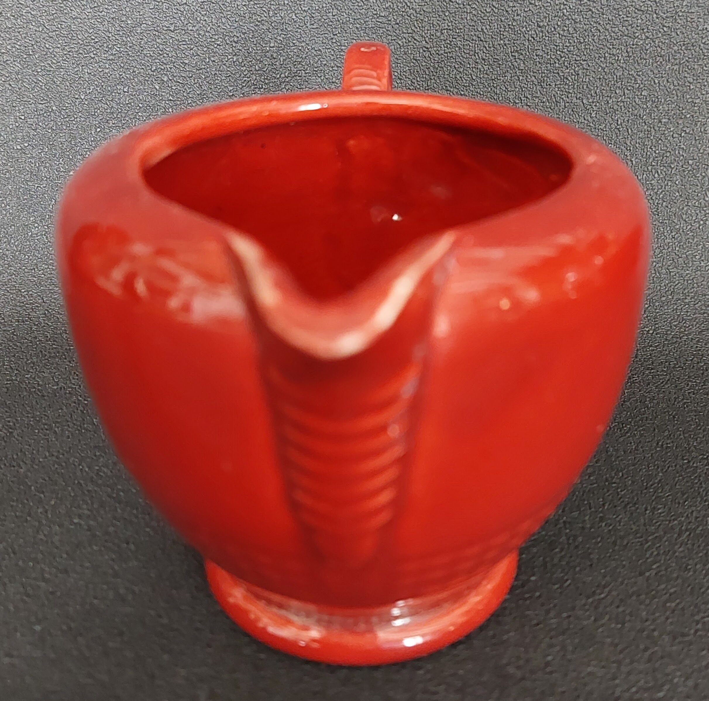 Ceramic cream pot in raspberry colour B. Letalle Saint Clément.