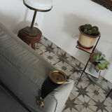 Old armrest ashtray with fleur-de-lis design in leather and brass.