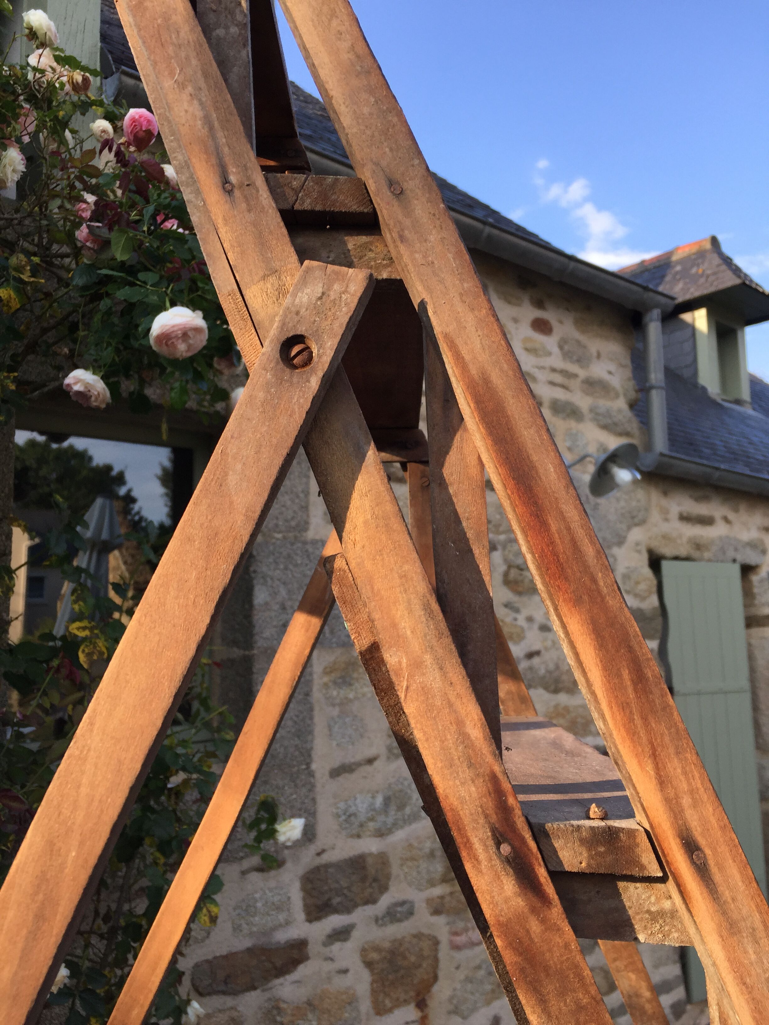 Castle bookcase stool